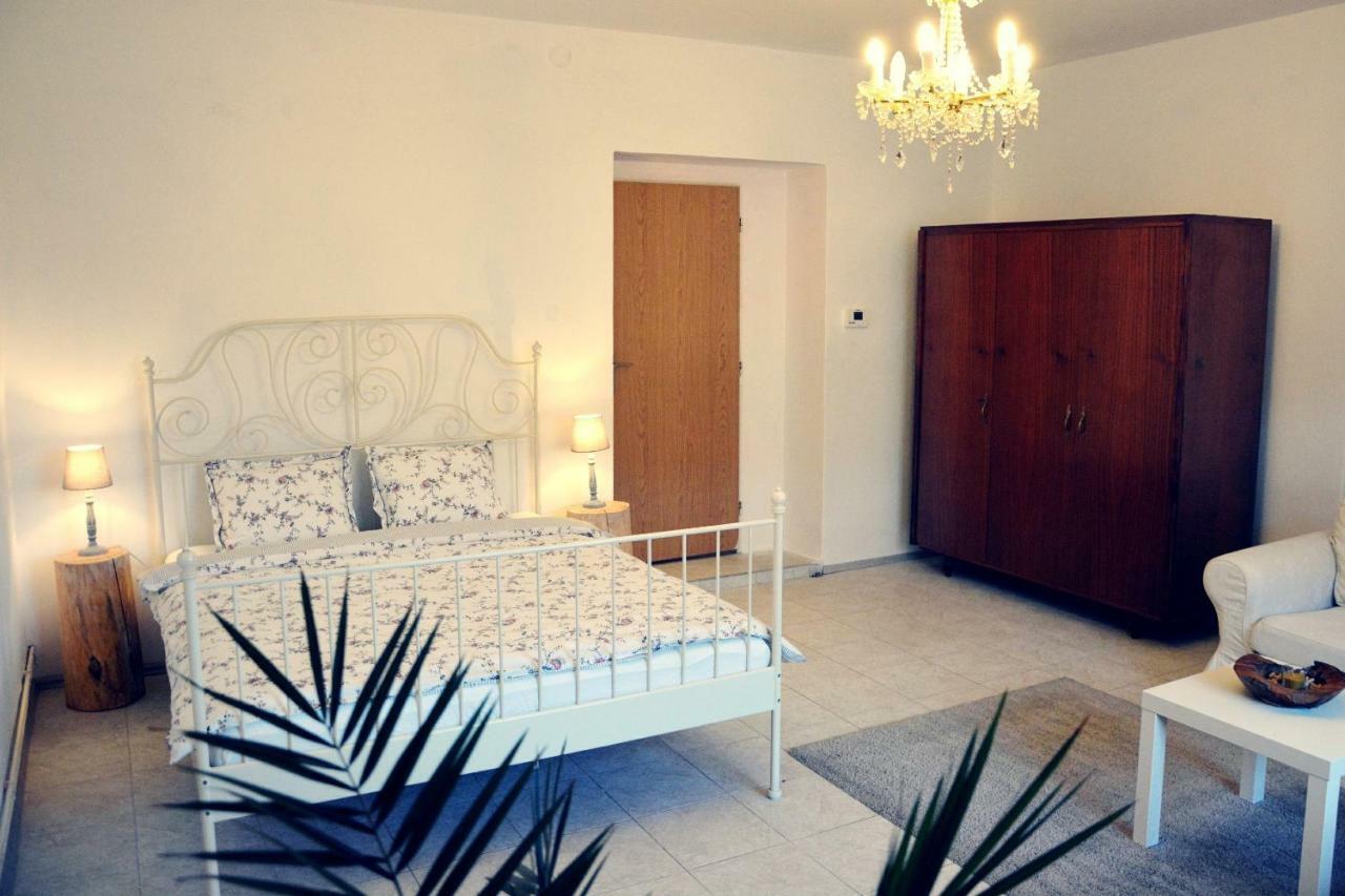 Apartmany Pod Putimskou Branou Писек Экстерьер фото